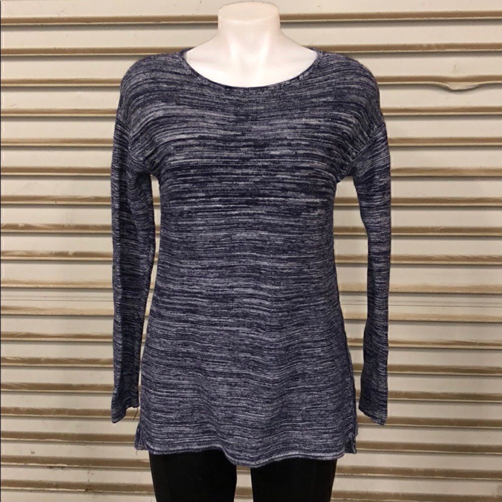Ellen Tracy sweater size medium in NWOT condition